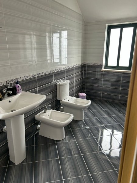 Tirane, jepet me qera apartament 3 Katshe Kati 1, 300 m² 3.000 € (Porcelan)
