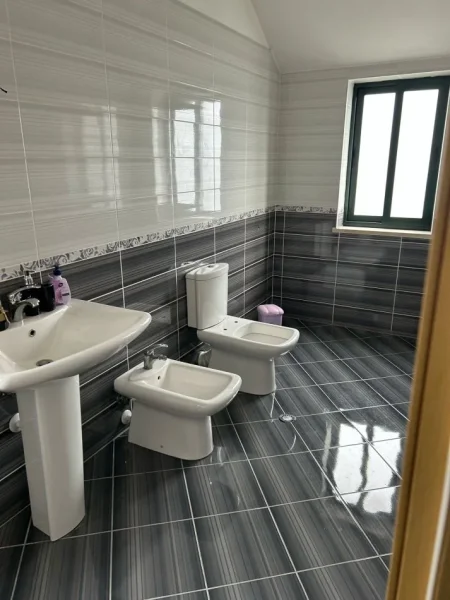 Tirane, jepet me qera apartament 3 Katshe Kati 1, 300 m² 3.000 € (Porcelan)