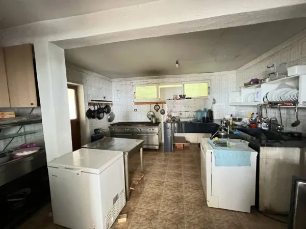Vlore, jepet me qera hotel , 400 m² 35.000 € (Te pika e pare)