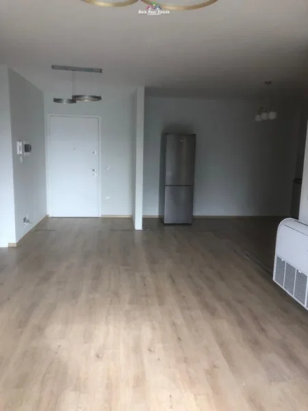 Tirane, jepet me qera zyre Kati 5, 138 m² 1.300 € (fusha e aviacionit)