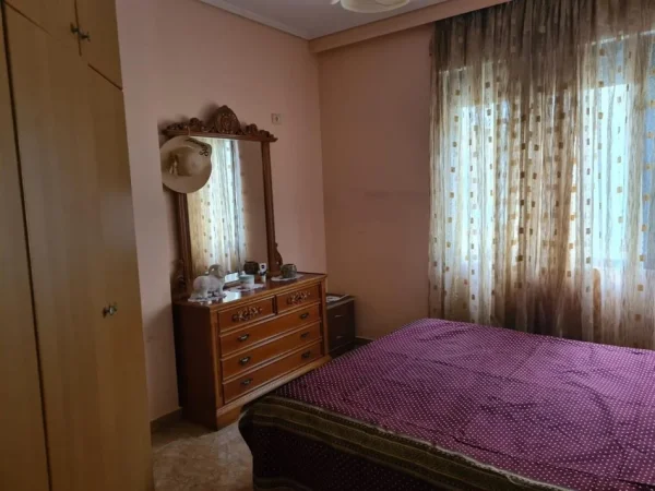 Vlore, jepet me qera apartament 1+1+Ballkon Kati 6, 65 m² 350 € (skele)