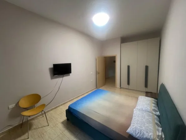 Vlore, jepet me qera apartament 1+1+Ballkon Kati 1, 67 m² 340 € (Tek rrapi)