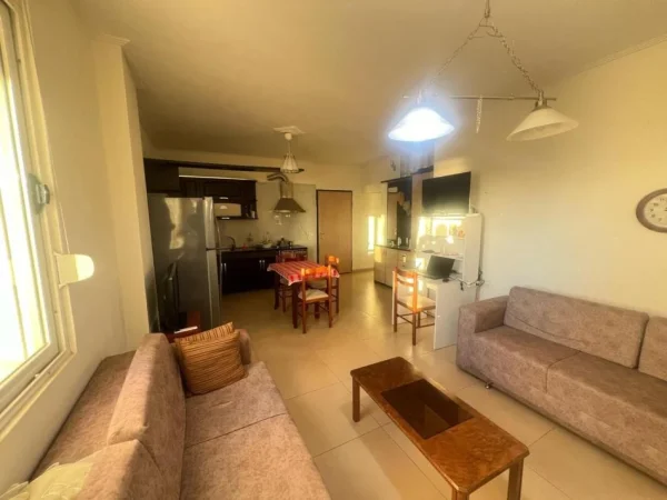 Vlore, jepet me qera apartament 1+1+Ballkon Kati 9, 65 m² 340 € (Plazhi Vjeter)