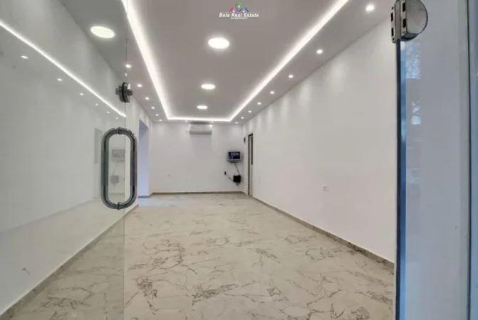 Tirane, jepet me qera dyqan Kati 0, 40 m² 1.500 € (21 dhjetori)