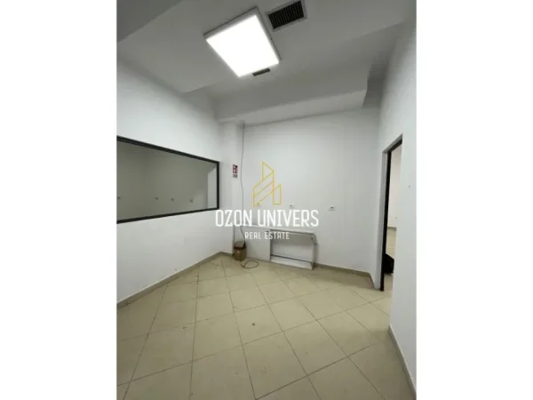 Tirane, jepet me qera ambjent biznesi Kati 2, 165 m² 1.700 € (Rruga e kavajes)