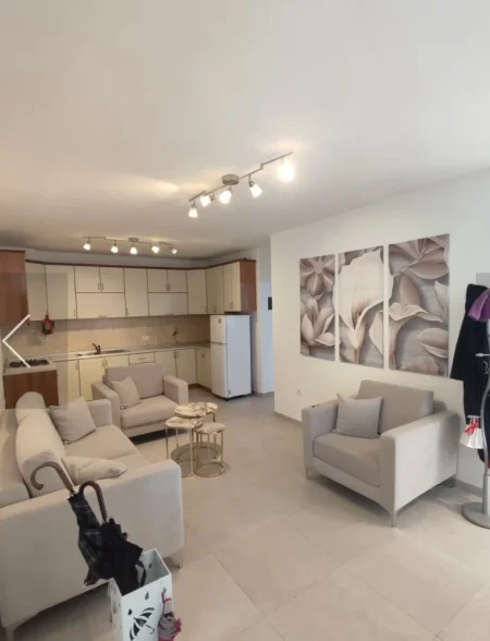 Tirane, jepet me qera apartament 2+1 Kati 4, 80 m² 590 € (Myslym shyri)