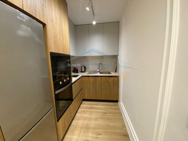 Tirane, jepet me qera apartament 2+1 Kati 2, 100 m² 1.800 € (Qender)