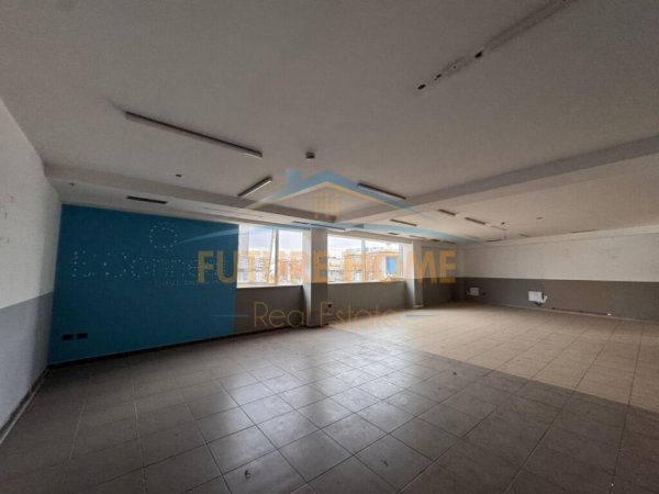 Tirane, jepet me qera ambjent biznesi Kati 1, 1.000 m² 10.000 € (Rruga Xhanfize Keko)