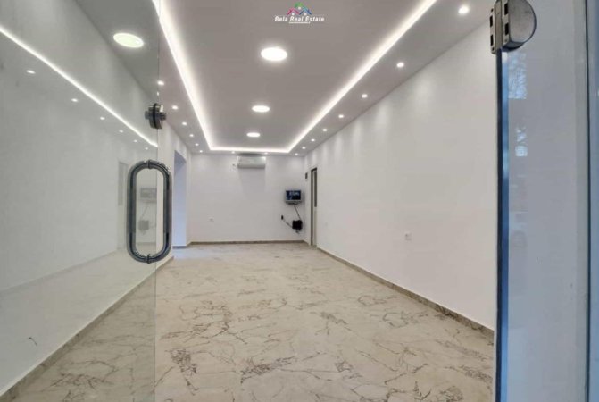 Tirane, jepet me qera dyqan Kati 0, 27 m² 600 € (21 dhjetori)