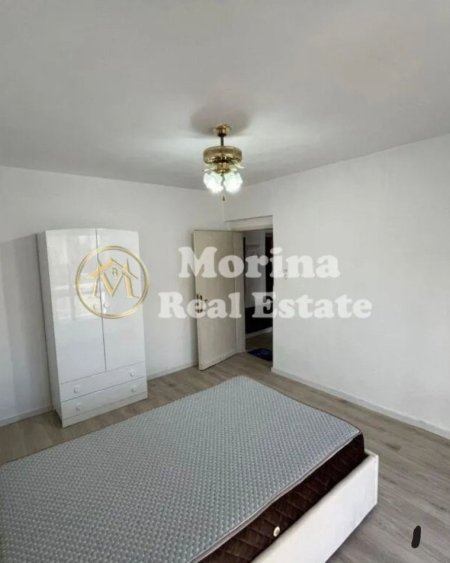 Tirane, jepet me qera apartament 1+1+Ballkon Kati 3, 60 m² 350 € (Xhamlliku)
