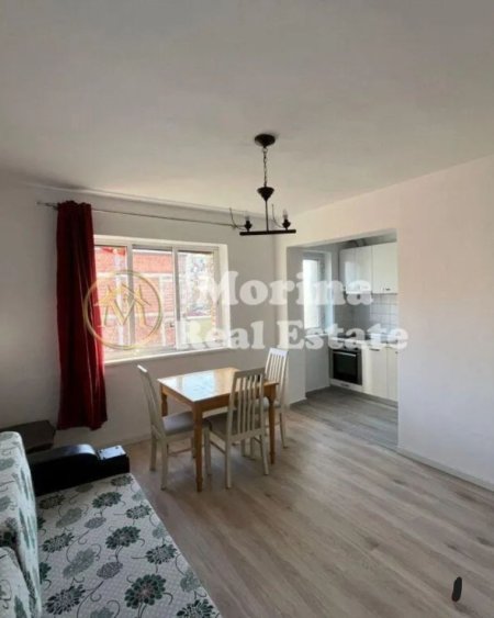 Tirane, jepet me qera apartament 1+1+Ballkon Kati 3, 60 m² 350 € (Xhamlliku)