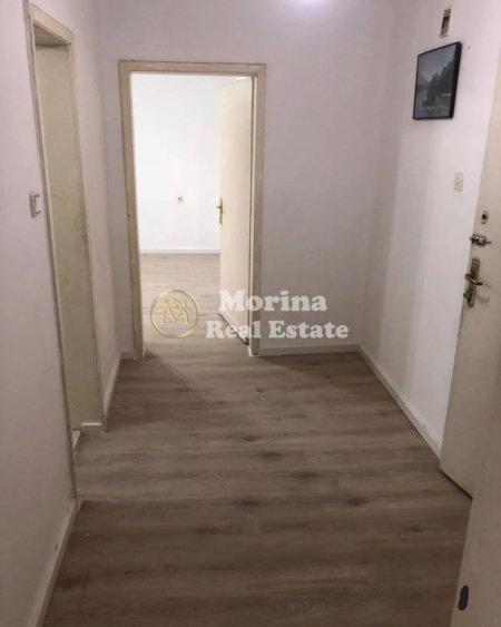 Tirane, jepet me qera apartament 1+1+Ballkon Kati 3, 60 m² 350 € (Xhamlliku)