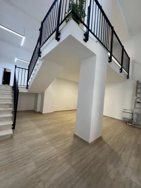 Tirane, jepet me qera zyre Kati 0, 90 m² 1.000 € (Rruga Tefta Tashko Koco, Pazari i Ri)