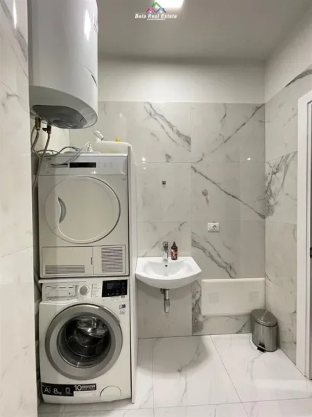 Tirane, jepet me qera apartament 2+1+Ballkon Kati 4, 96 m² 1.300 € (rruga e kosovareve)