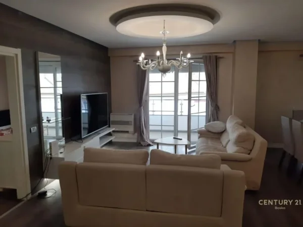 Tirane, jepet me qera apartament 3+1 Kati 5, 158 m² 550 € (Astir)