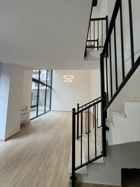 Tirane, jepet me qera zyre Kati 0, 88 m² 900 € (Rruga Tefta Tashko Koco, Pazari i Ri)