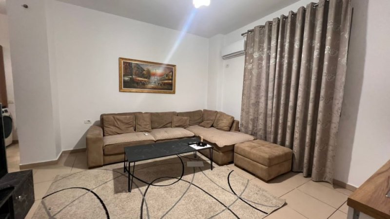 Tirane, jepet me qera 1+1 , 500 € (5 Maji)
