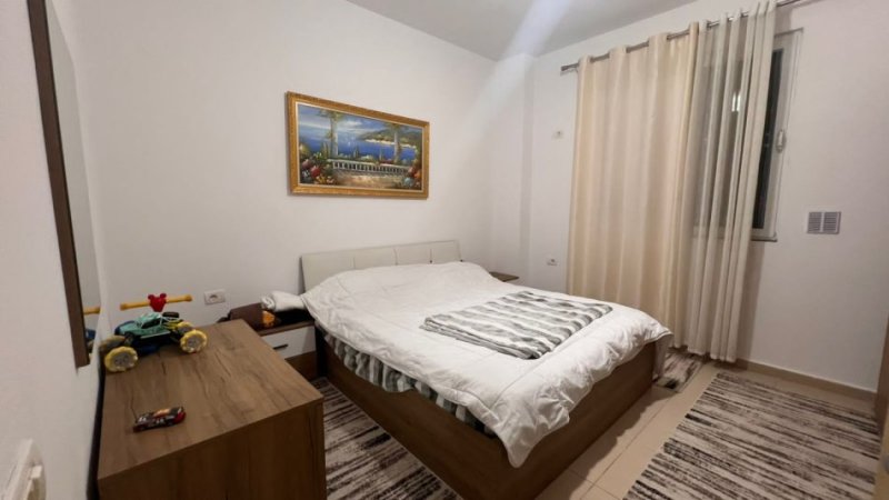 Tirane, jepet me qera 1+1 , 500 € (5 Maji)
