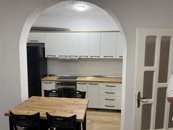 Tirane, jepet me qera shtepi 1+1+Ballkon Kati 1, 65 m² 400 € (Bulevardi Migjeni)