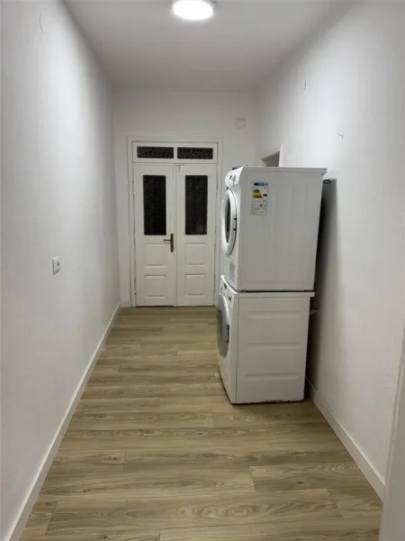 Tirane, jepet me qera shtepi 1+1+Ballkon Kati 1, 65 m² 400 € (Bulevardi Migjeni)