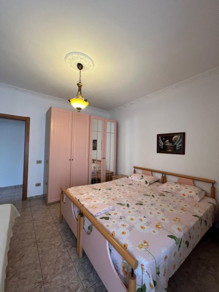 Tirane, jepet me qera apartament 2+1+Ballkon Kati 6, 120 m² 650 € (Bllok)