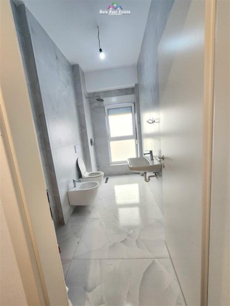 Tirane, jepet me qera apartament 1+1+Ballkon Kati 2, 60 m² 420 € (ali demi)