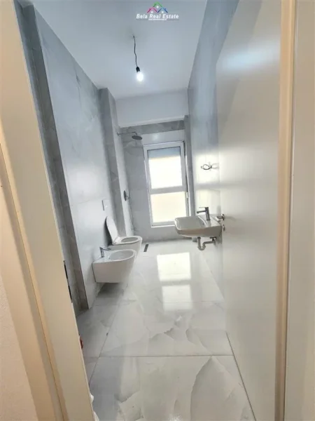 Tirane, jepet me qera apartament 1+1+Ballkon Kati 2, 60 m² 415 € (ali demi)