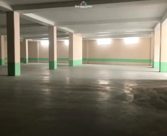 Tirane, jepet me qera magazine Kati 0, 1.500 m² 4.000 € (kombinat)