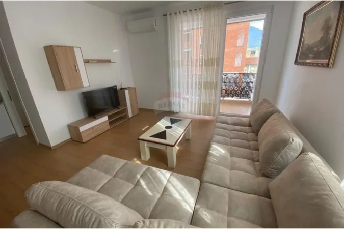 jepet me qera , 85 m² 600 € (Jepet 2+1+2 me qira tek Rruga e Dibres!)