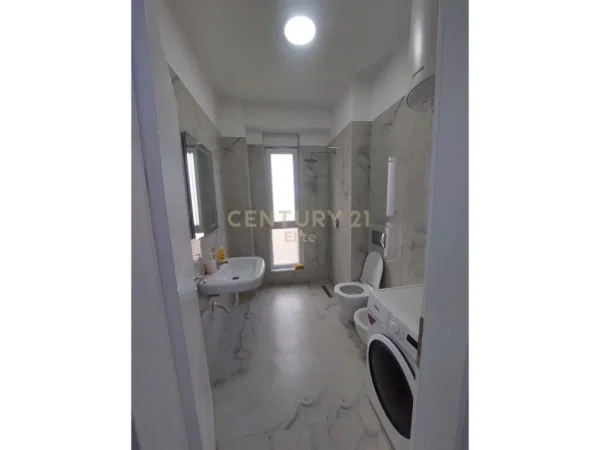 Tirane, jepet me qera apartament 1+1 Kati 10, 70 m² 500 € (Fusha Aviacionit)
