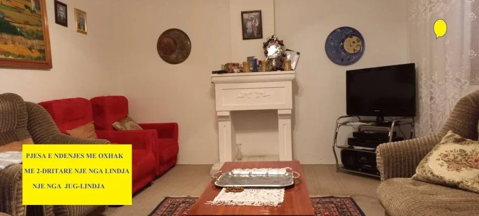 Tirane, Qera Shtëpi/Vile 3-kate, oborr  e bahçe, kat përdhes magazin, kati 2-të për gatim-ngrënie, ndënje, kati 3-të me 3-dhoma gjumi, qera1500€/muaj, në rr.Kristaq Capo e Abedin Pasha, si dhe rr.P.Budi, 200m pallati Grand/Todi Shkurti, 1.1-km nga Ura Elbasanit/Shkolla Baletit, 800m nga Ura Brrylit