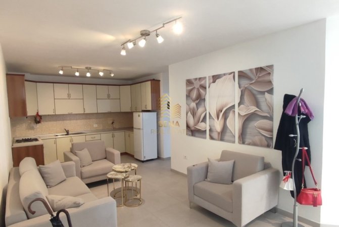 Tirane, jepet me qera ambjent biznesi Kati 4, 80 m² 650 € (Rruga Nikolla Jorga)