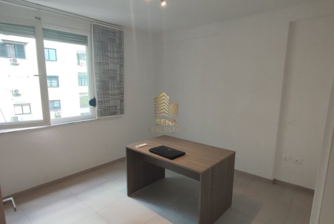 Tirane, jepet me qera ambjent biznesi Kati 4, 80 m² 650 € (Rruga Nikolla Jorga)