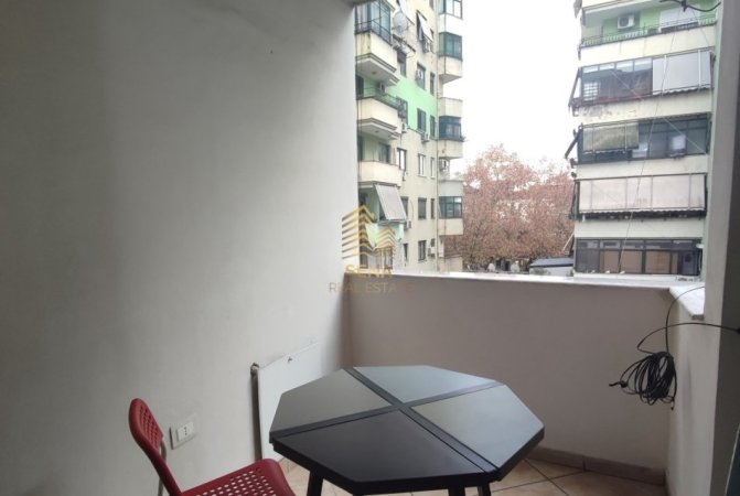 Tirane, jepet me qera ambjent biznesi Kati 4, 80 m² 650 € (Rruga Nikolla Jorga)