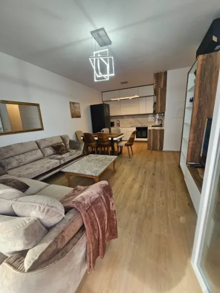 Tirane, shitet apartament 2+1+Ballkon Kati 3, 114 m²