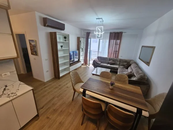 Tirane, shitet apartament 2+1+Ballkon Kati 3, 114 m²