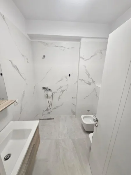 Tirane, shitet apartament 2+1+Ballkon Kati 3, 114 m²