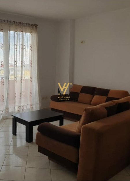 Tirane, jepet me qera apartament 2+1+Aneks+Ballkon Kati 2, 130 m² 400 € (FRESKU)