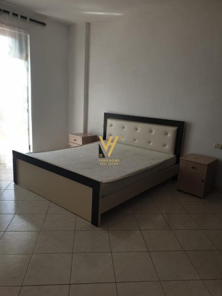 Tirane, jepet me qera apartament 2+1+Aneks+Ballkon Kati 2, 130 m² 400 € (FRESKU)