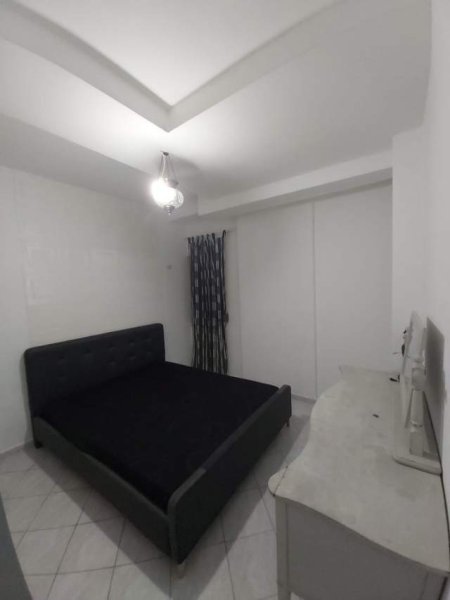 Tirane, jepet me qera apartament Kati 1, 100 m² 450 Euro