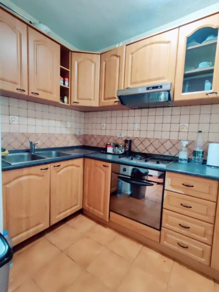 Tirane, jepet me qera apartament 2+1 Kati 5, 75 m² 45.000 Leke (Rruga Arkitekt Sinani)