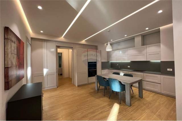 Tirane, shitet apartament 3+1+BLK Kati 3, 143 m² 338.000 Euro (Rruga e Kavajes)