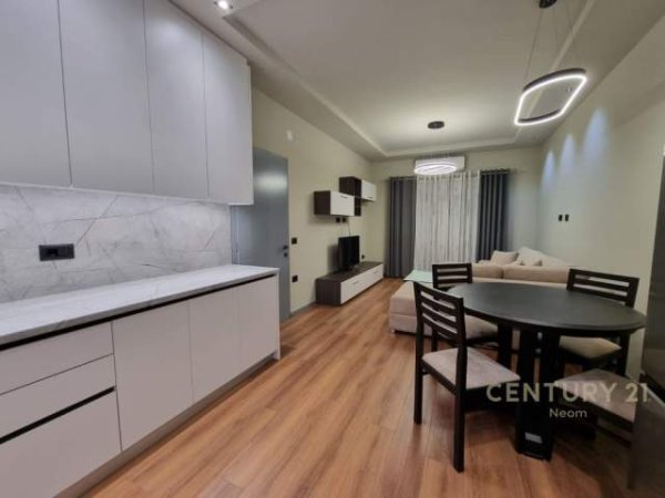 Tirane, jepet me qera apartament 2+1 Kati 2, 120 m² 800 Euro (vasil shanto)