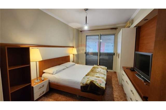 Tirane, jepet me qera apartament Kati 4, 100 m² 500 Euro (rruga sami frasheri)