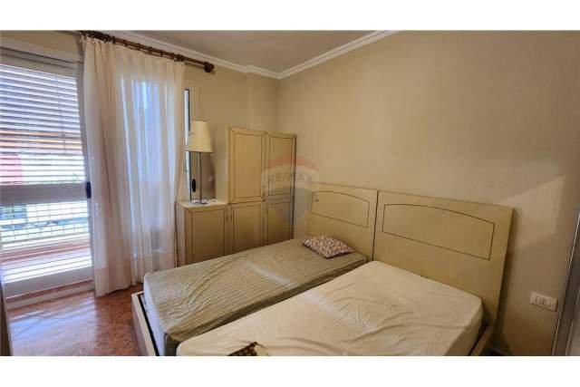 Tirane, jepet me qera apartament Kati 4, 100 m² 500 Euro (rruga sami frasheri)