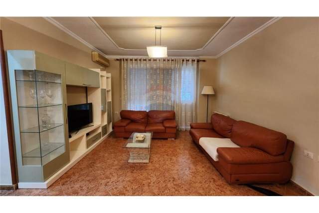 Tirane, jepet me qera apartament Kati 4, 100 m² 500 Euro (rruga sami frasheri)