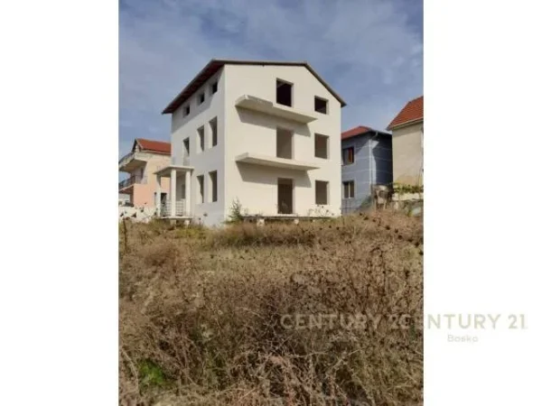 Tirane, shitet Vile 3+1 Kati 3, 300 m² 250.000 Euro (Sauk I Ri)