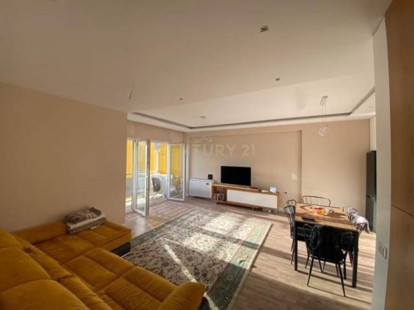 Tirane, jepet me qera apartament 1.200  (rruga e kosovareve)