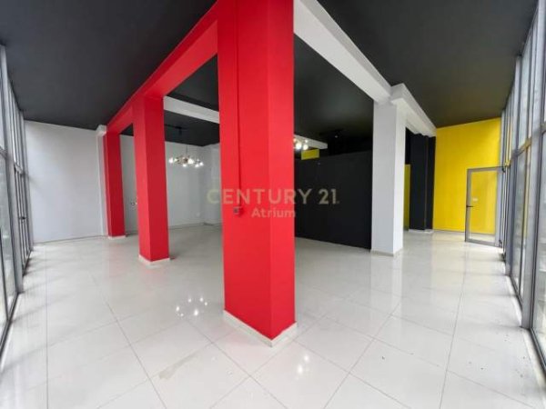 Tirane, jepet me qera ambjent biznesi 700 Euro (astir)