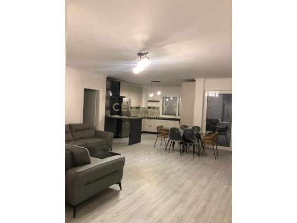 Tirane, jepet me qera apartament 2+1 400 Euro (FRESK)